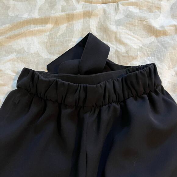 Lululemon Noir Crop
Black Style Number: W6AYAS size 2 - Picture 8 of 12